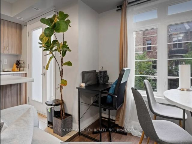 6 - 2335 Sheppard Ave W