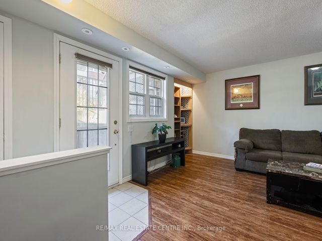 108 - 37 Four Winds Dr