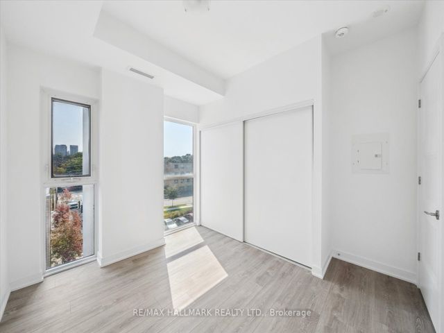 404 - 25 Neighbourhood Lane