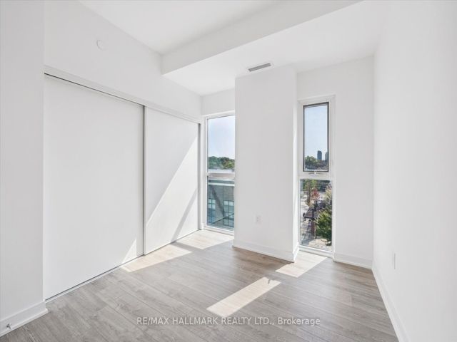 404 - 25 Neighbourhood Lane