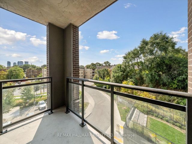 404 - 25 Neighbourhood Lane