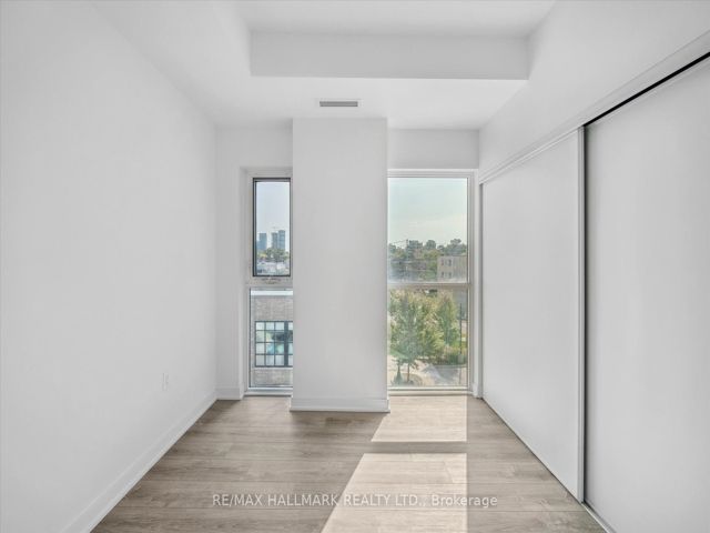 404 - 25 Neighbourhood Lane