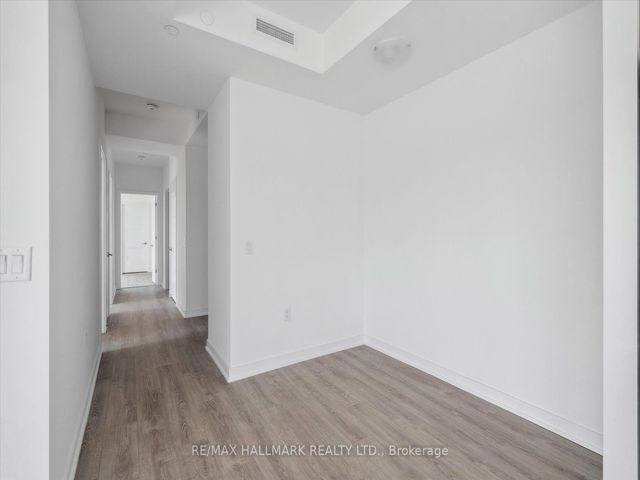 404 - 25 Neighbourhood Lane