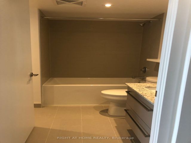 1409 - 160 Flemington Rd