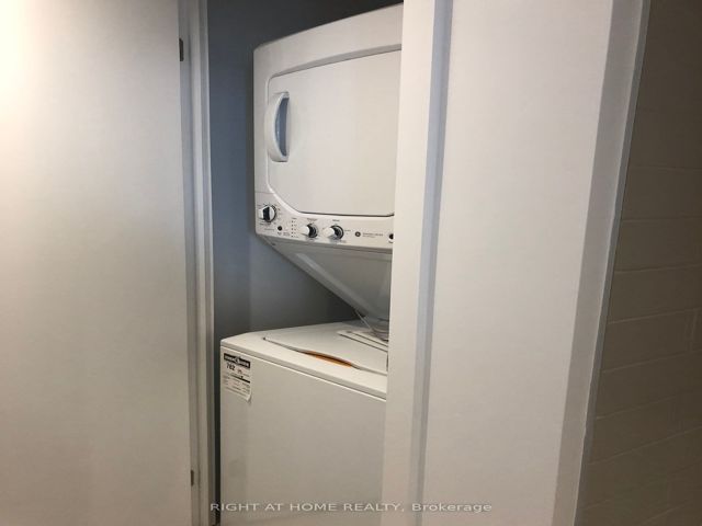 1409 - 160 Flemington Rd