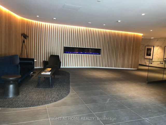 1409 - 160 Flemington Rd