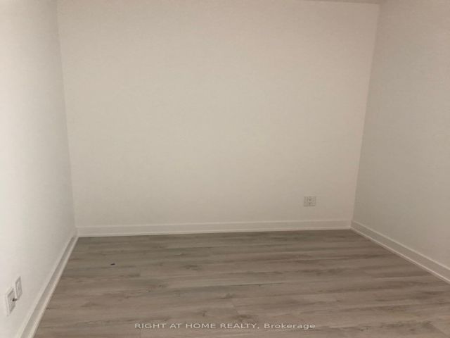 1409 - 160 Flemington Rd