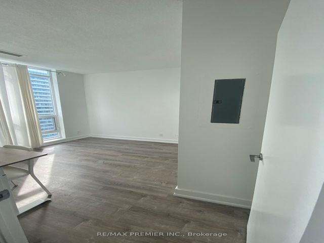PH12 - 185 Legion Rd