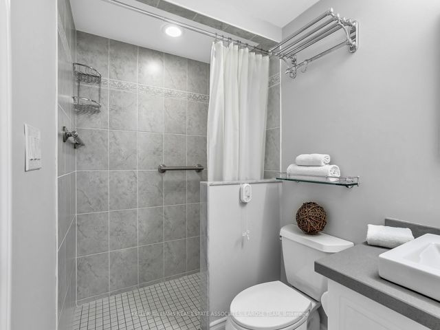 1707 - 3 Marine Parade Dr
