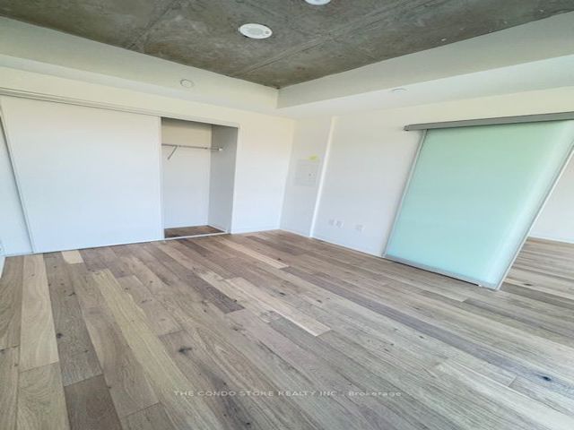 202 - 2625 Dundas St W