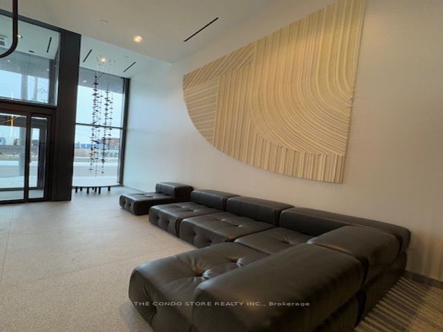 202 - 2625 Dundas St W