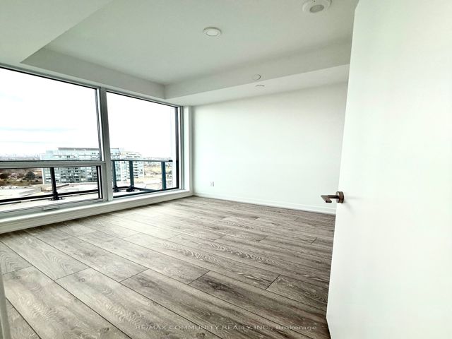 LPH01 - 1100 Sheppard Ave W