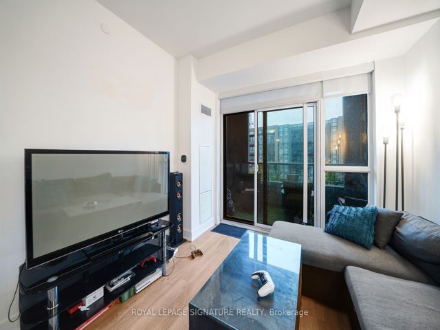 202 - 50 George Butchart Dr