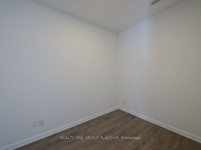 504 - 4208 Dundas St W
