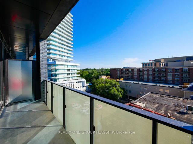 504 - 4208 Dundas St W