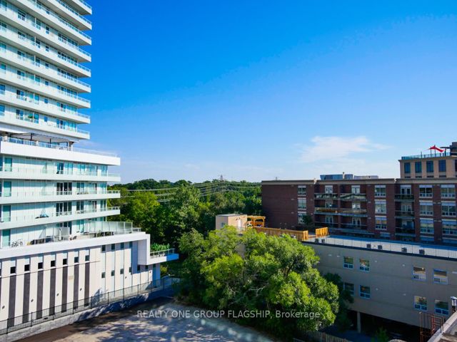 504 - 4208 Dundas St W