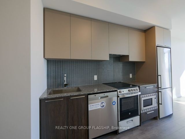 504 - 4208 Dundas St W