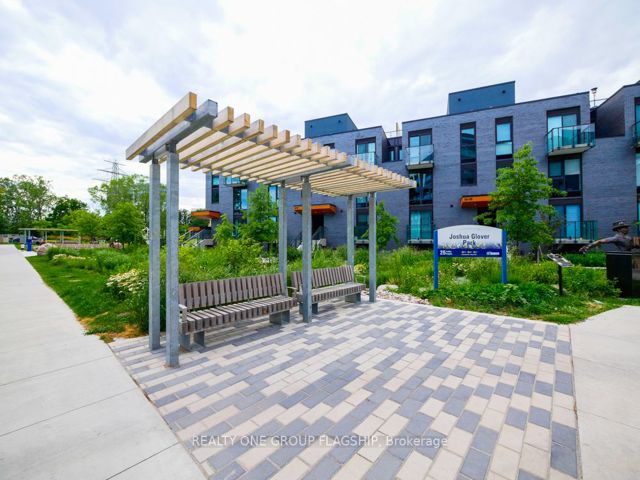 504 - 4208 Dundas St W