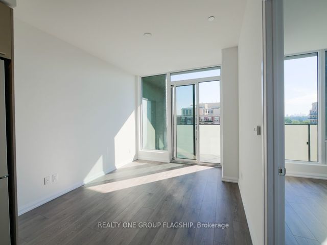 504 - 4208 Dundas St W