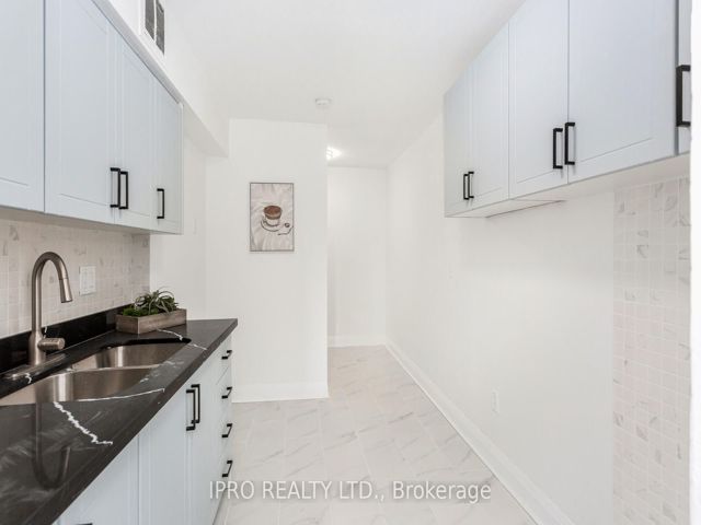 1212 - 340 Dixon Rd