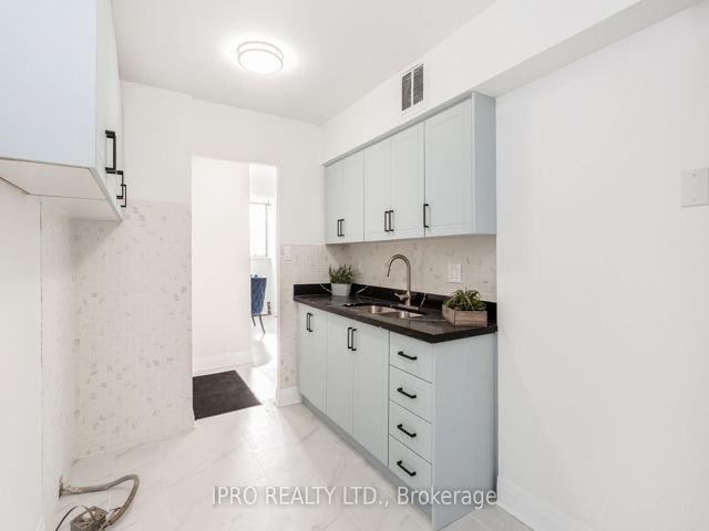 1212 - 340 Dixon Rd