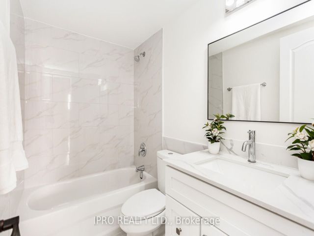 1212 - 340 Dixon Rd