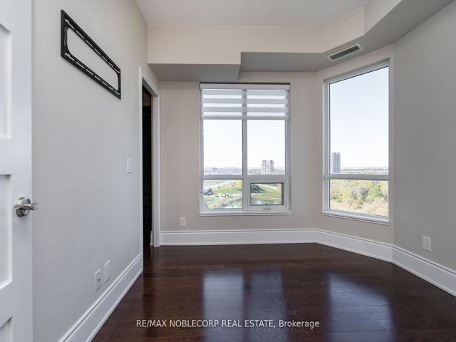 805 - 840 Queens Plate Dr