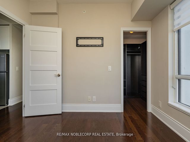 805 - 840 Queens Plate Dr