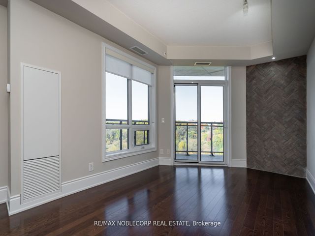 805 - 840 Queens Plate Dr