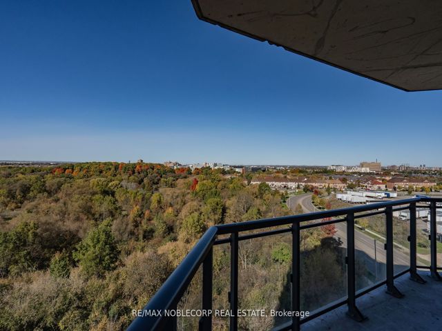 805 - 840 Queens Plate Dr