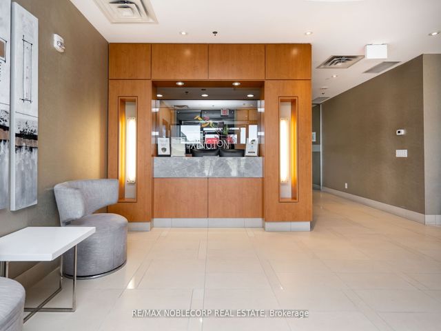 805 - 840 Queens Plate Dr