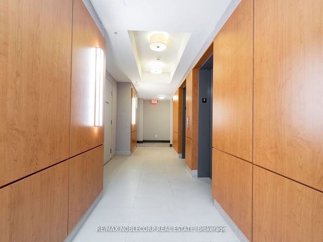 805 - 840 Queens Plate Dr