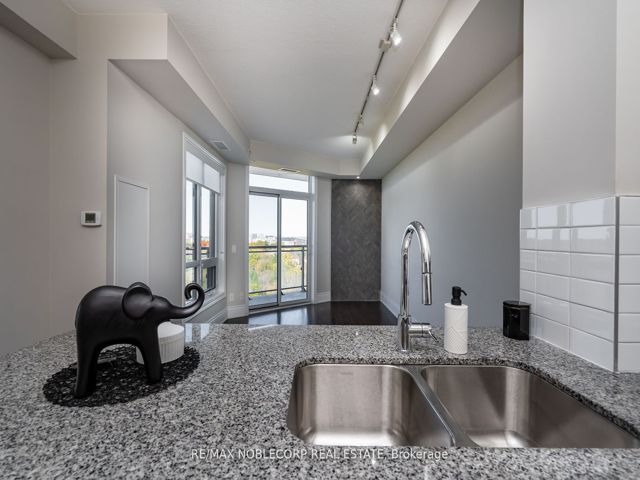 805 - 840 Queens Plate Dr
