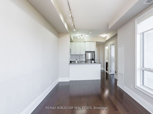 805 - 840 Queens Plate Dr