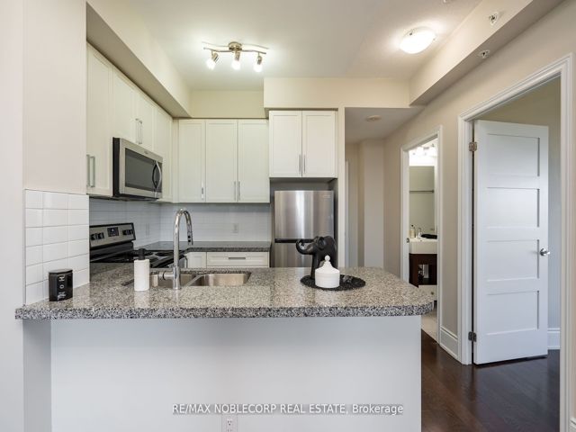 805 - 840 Queens Plate Dr