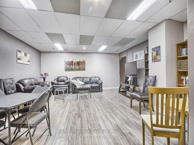 704/Ph4 - 3621 Lakeshore Blvd W