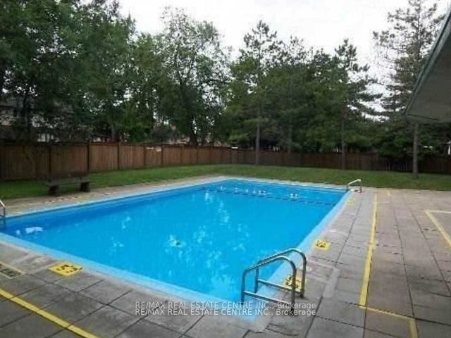 704/Ph4 - 3621 Lakeshore Blvd W