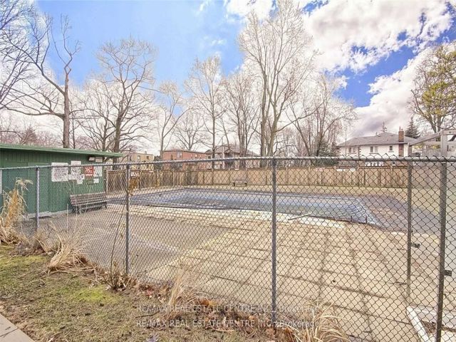 704/Ph4 - 3621 Lakeshore Blvd W