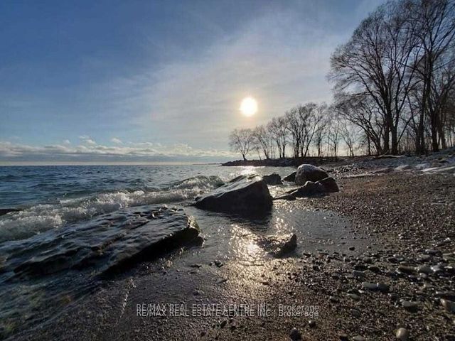 704/Ph4 - 3621 Lakeshore Blvd W