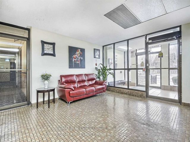 704/Ph4 - 3621 Lakeshore Blvd W