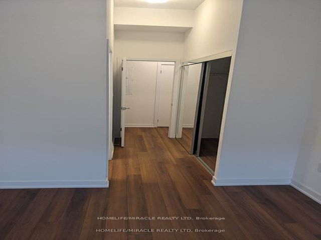 111 - 2433 Dufferin St