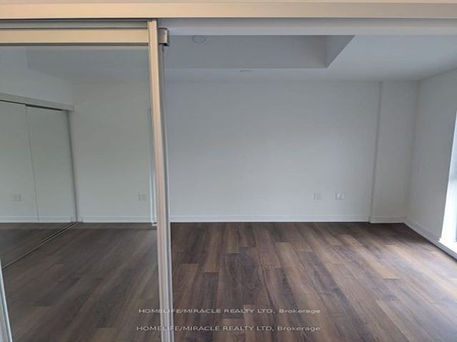 111 - 2433 Dufferin St