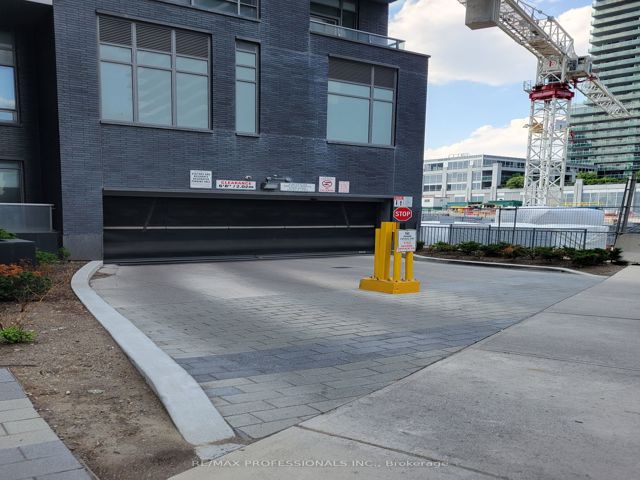 411 - 56 Annie Craig Dr