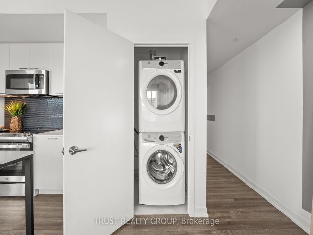 911 - 1808 St. Clair Ave W
