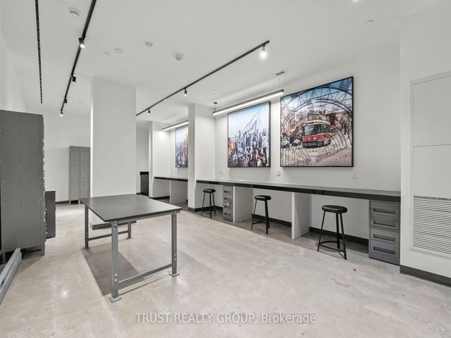 911 - 1808 St. Clair Ave W
