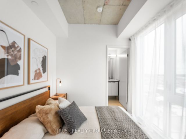 911 - 1808 St. Clair Ave W