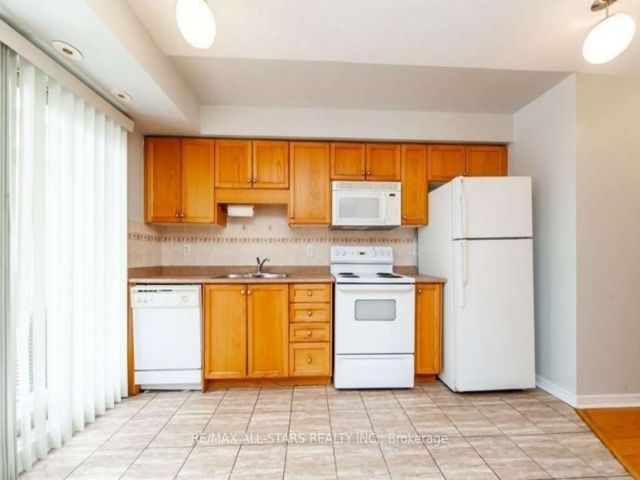 105 - 37 Four Winds Dr
