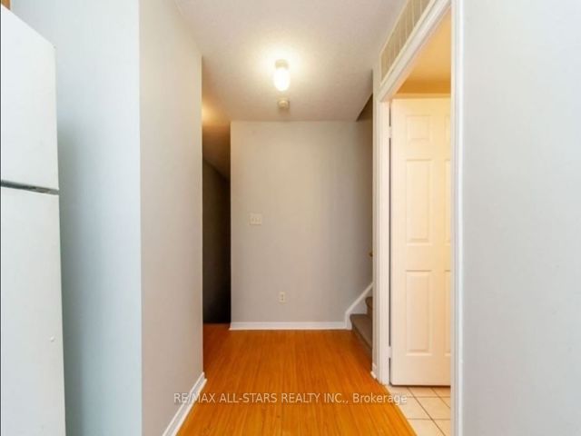 105 - 37 Four Winds Dr