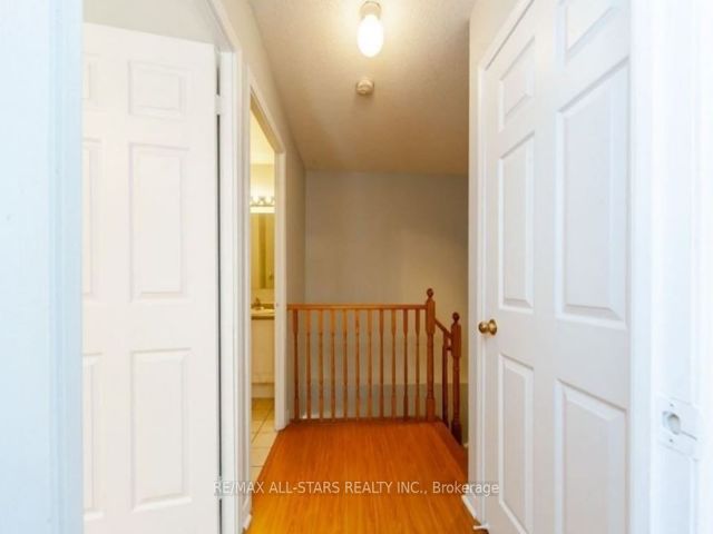 105 - 37 Four Winds Dr