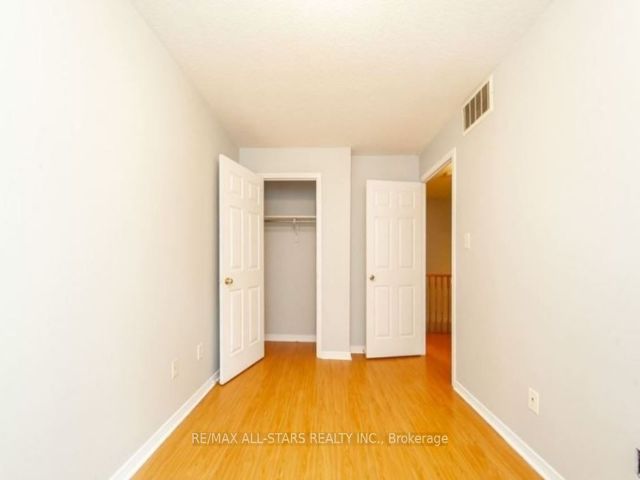 105 - 37 Four Winds Dr